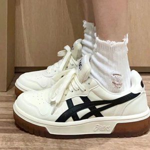 Vintage little white shoes